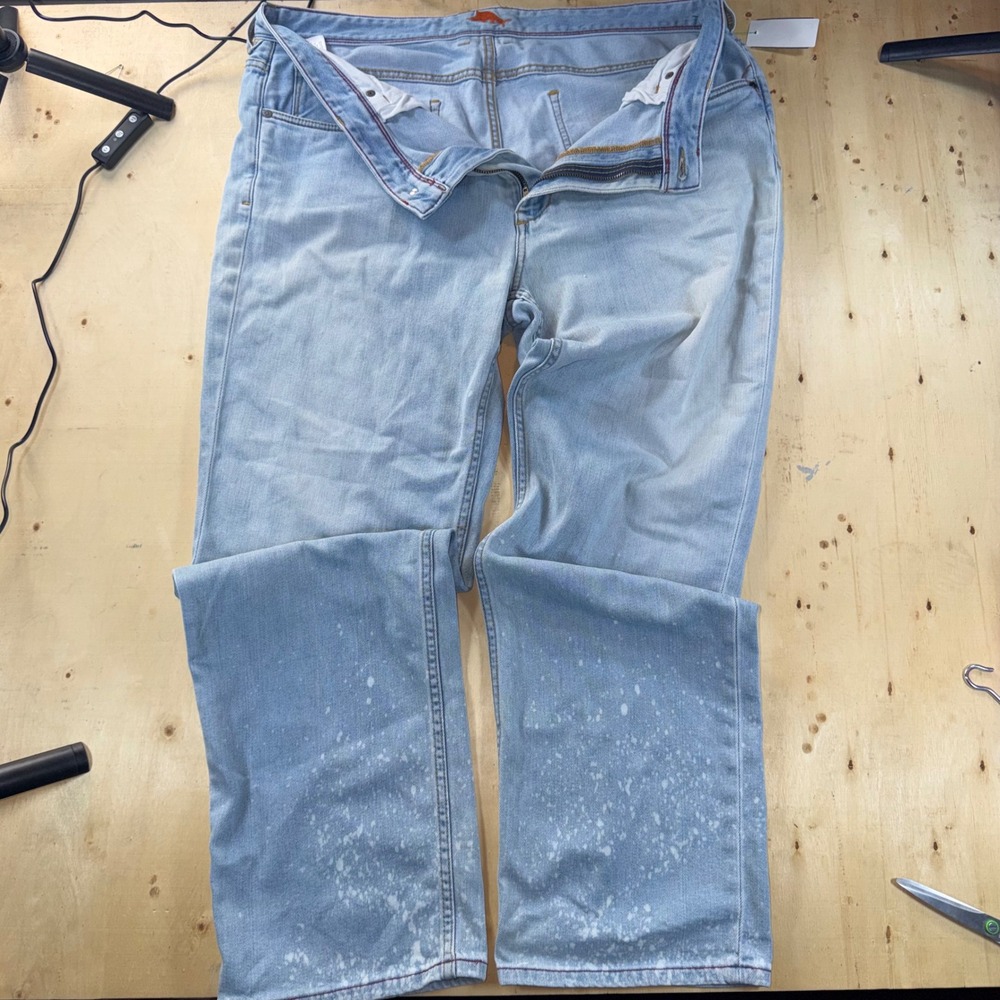 Tommy Bahama Mens 38x30 Straight Leg Jeans Light Wash Paint Splatter Denim